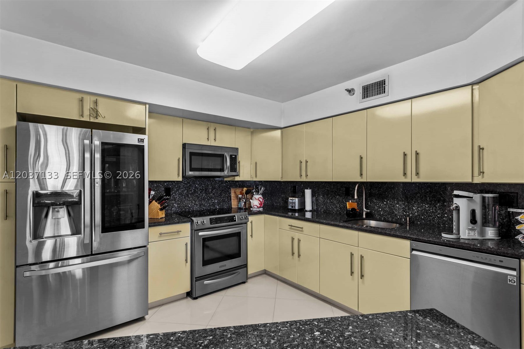 MYSTIC POINTE TOWER 400 C - Residential