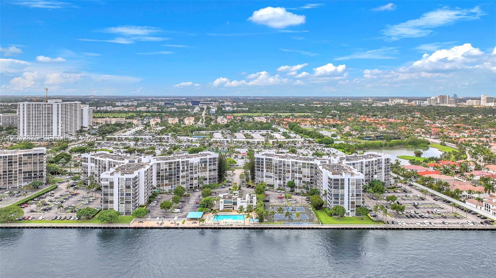 OCEANVIEW PARK CONDO - Residential Lease