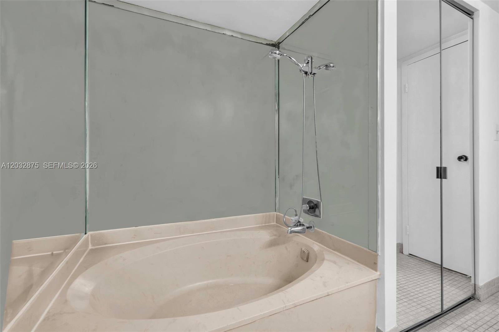 OCEANVIEW PARK CONDO - Residential Lease
