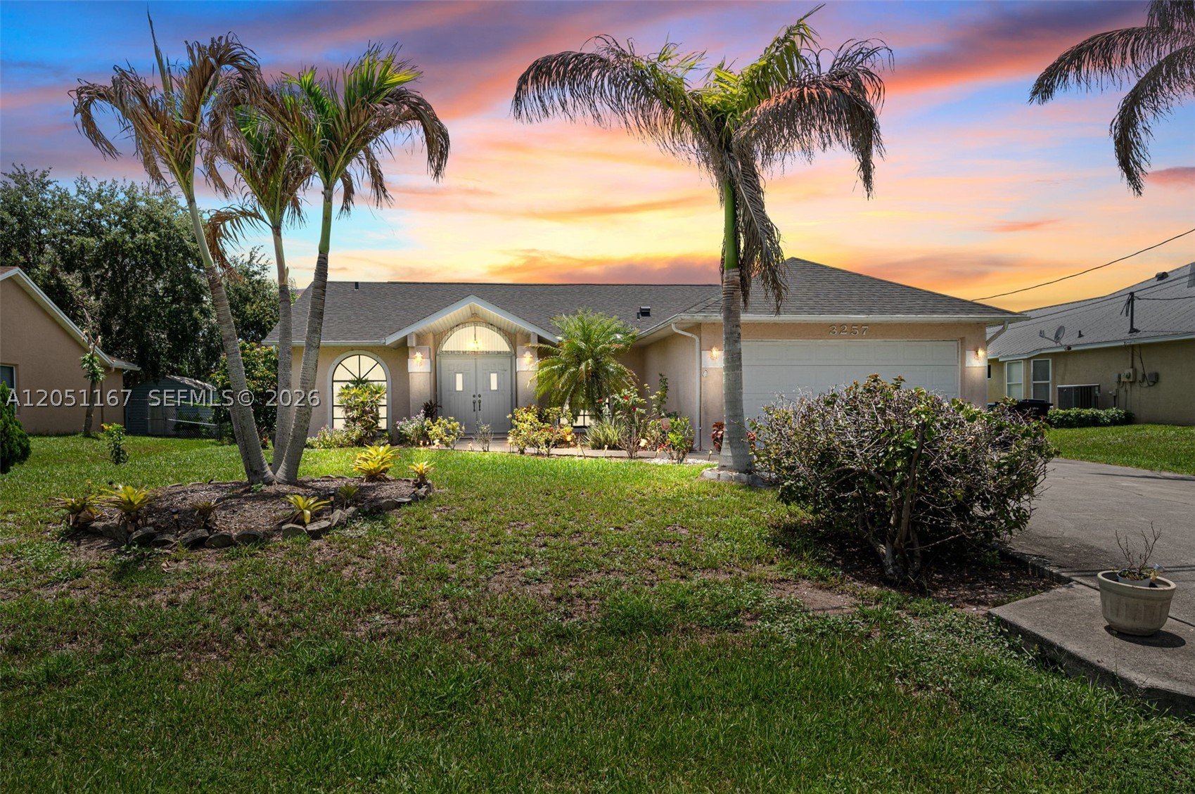 South Bend Port St. Lucie ** Split 3 Bedroom 2 Bath / 2 Car Garage Home * Exterior Features French Door Entry, Hurricane Accordion Shutters ** Newer Roof 2024 / AC 2024 Oversized Screened Patio Perfect for Entertaining,
Spacious Yard with Palm Trees and Fruit Trees** Interior Features, Spacious Great Room / Family Room & Separate Dining Room** Galley Kitchen Layout with Stainless Steel Appliances, Breakfast Nook with Bay Windows **  Generously sized  Primary Bedroom with Spacious Walk in Closet. No Hoa but plenty of public Amenities ** Home sits across Jessica Clinton Park, featuring outdoor Fitness Stations, Pickleball, Tennis, and much more! Also Nearby is C-24 Canal Park Excellent for Boaters*