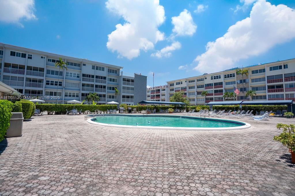 FIRST GULFSTREAM GARDEN - Residential