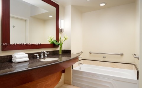 TRUMP INTERNATIONAL SONES - Residential