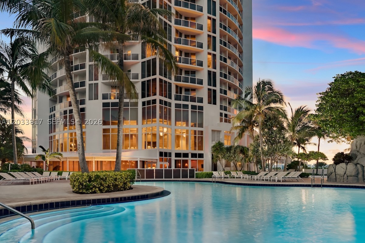TRUMP INTERNATIONAL SONES - Residential