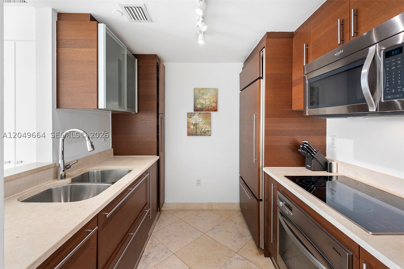 ICON CONDO - Residential Lease