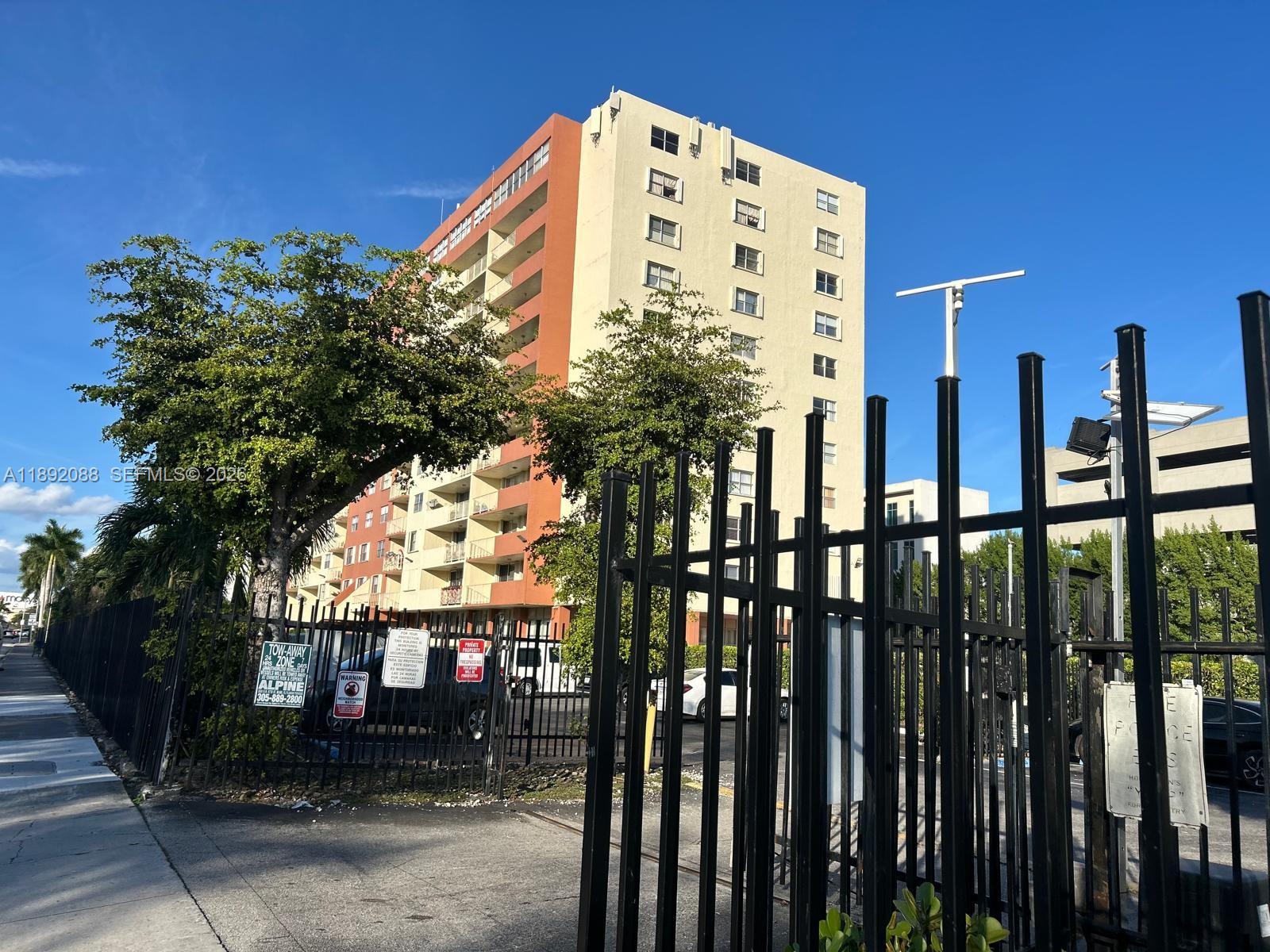 PLAZA OF WESTLAND CONDO - Residential