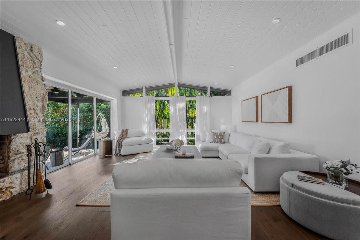 MASHTA ISLAND - Residential