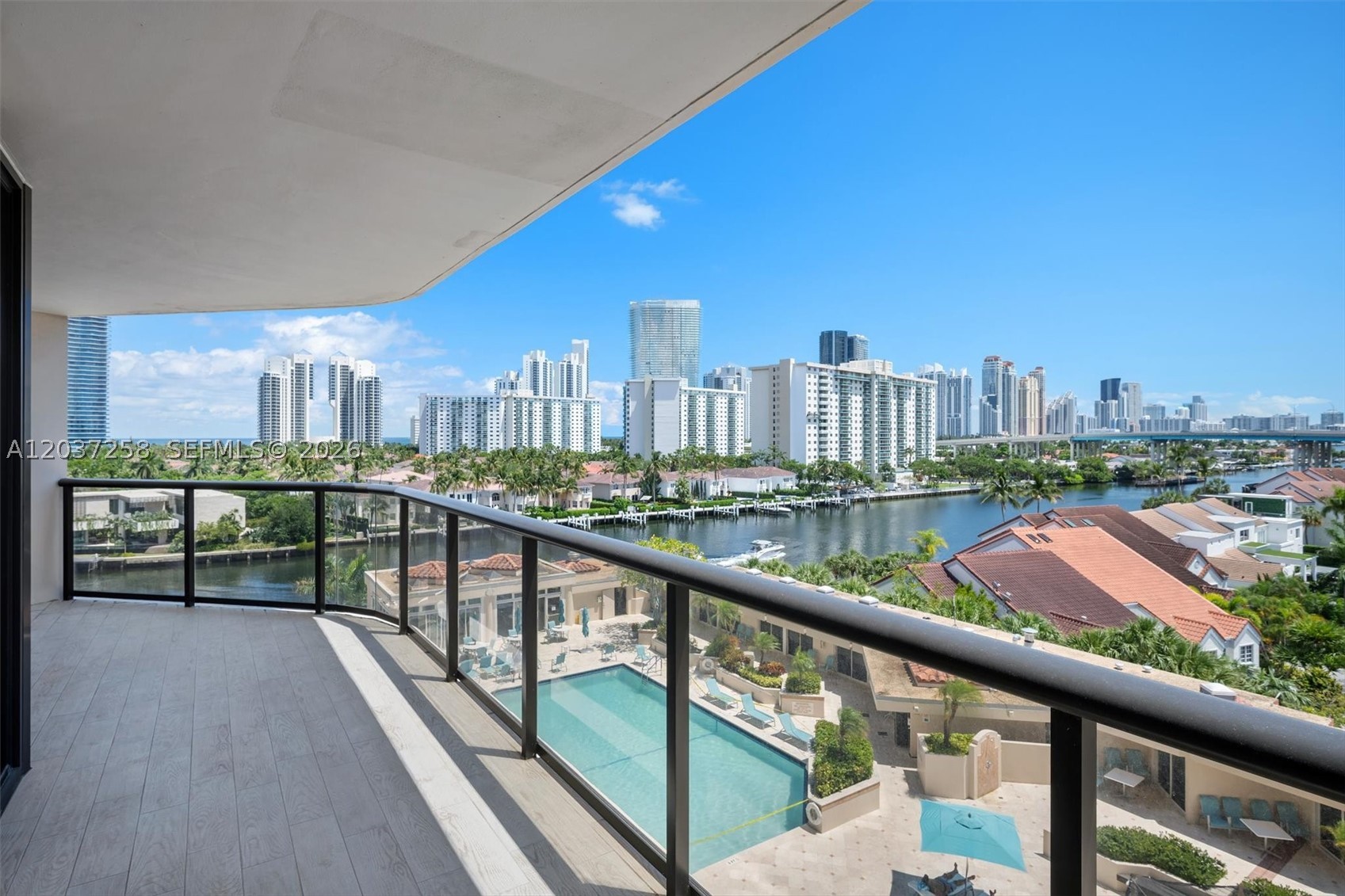 TURNBERRY ISLE SOUTH COND - Residential