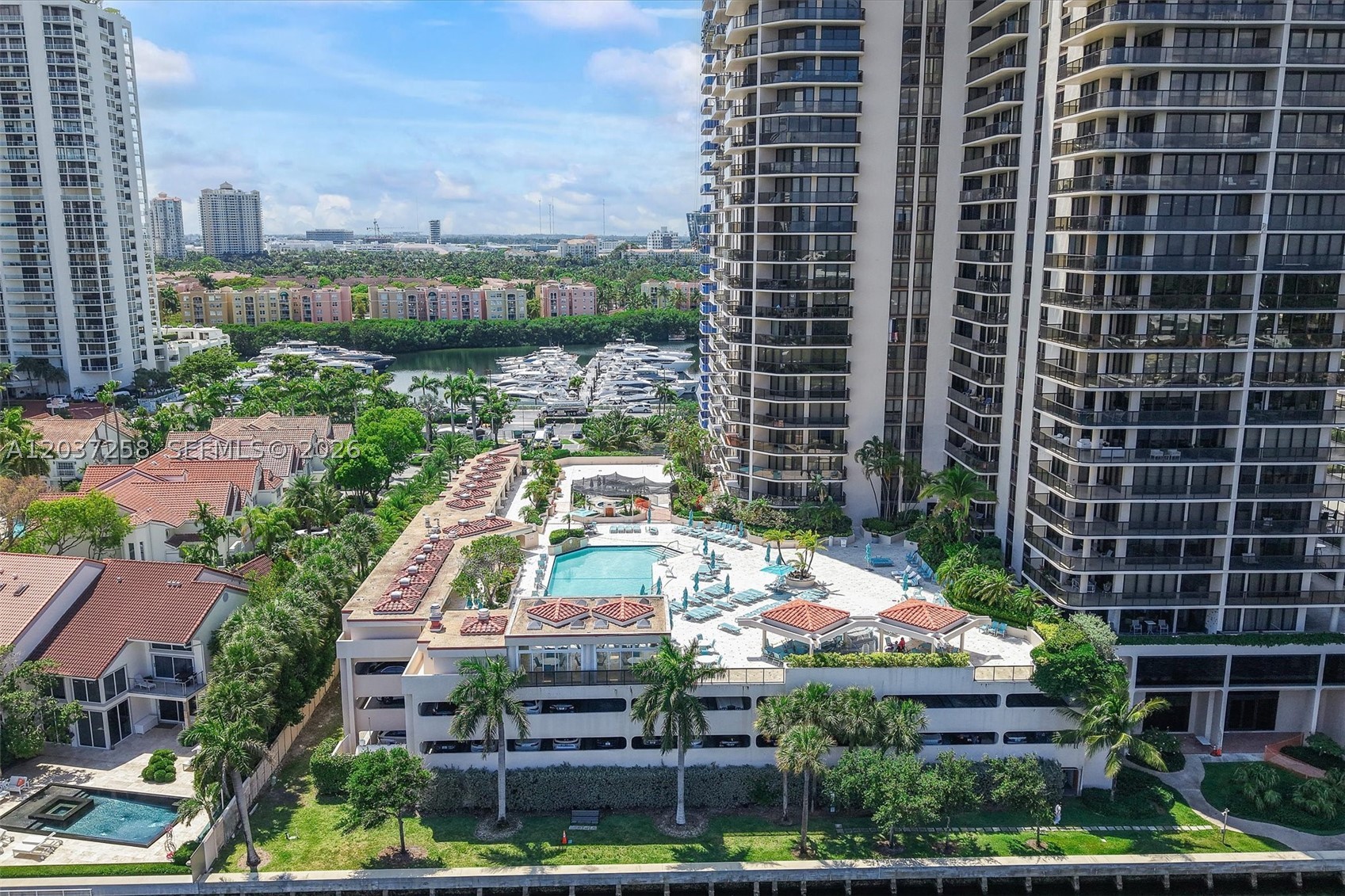 TURNBERRY ISLE SOUTH COND - Residential