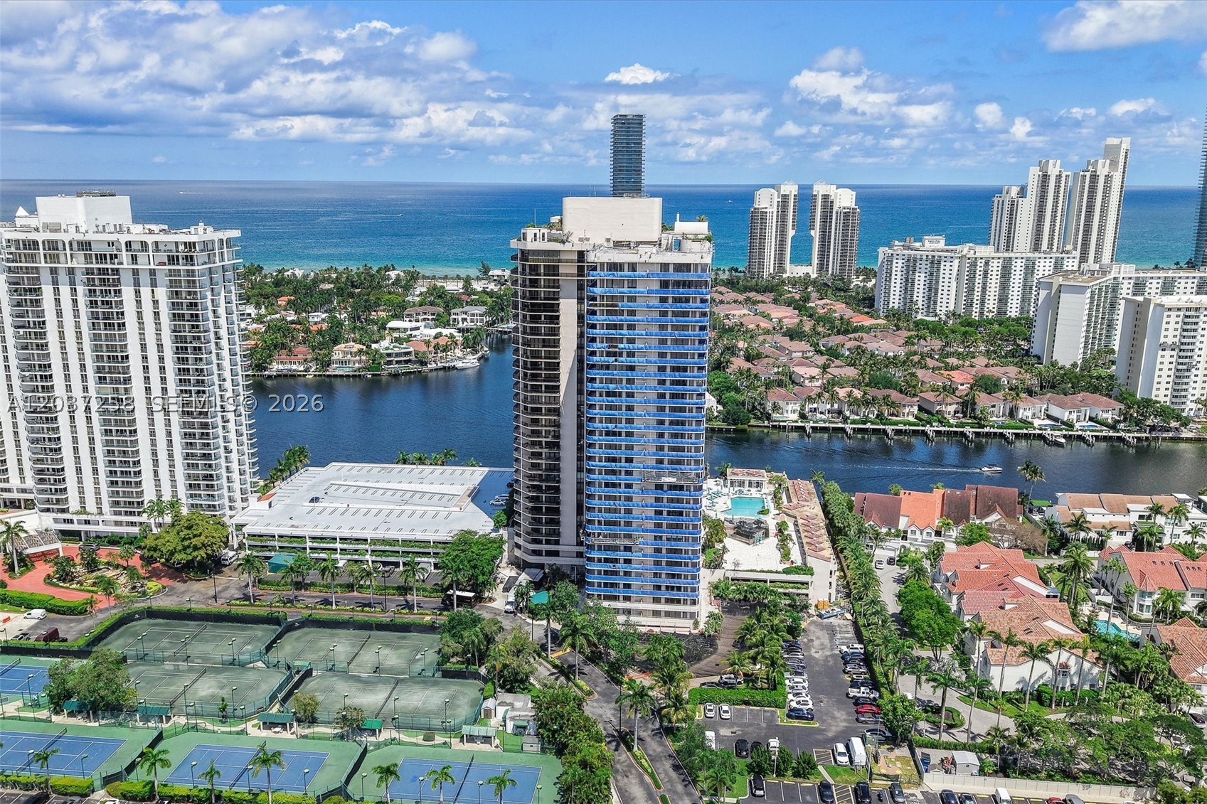 TURNBERRY ISLE SOUTH COND - Residential