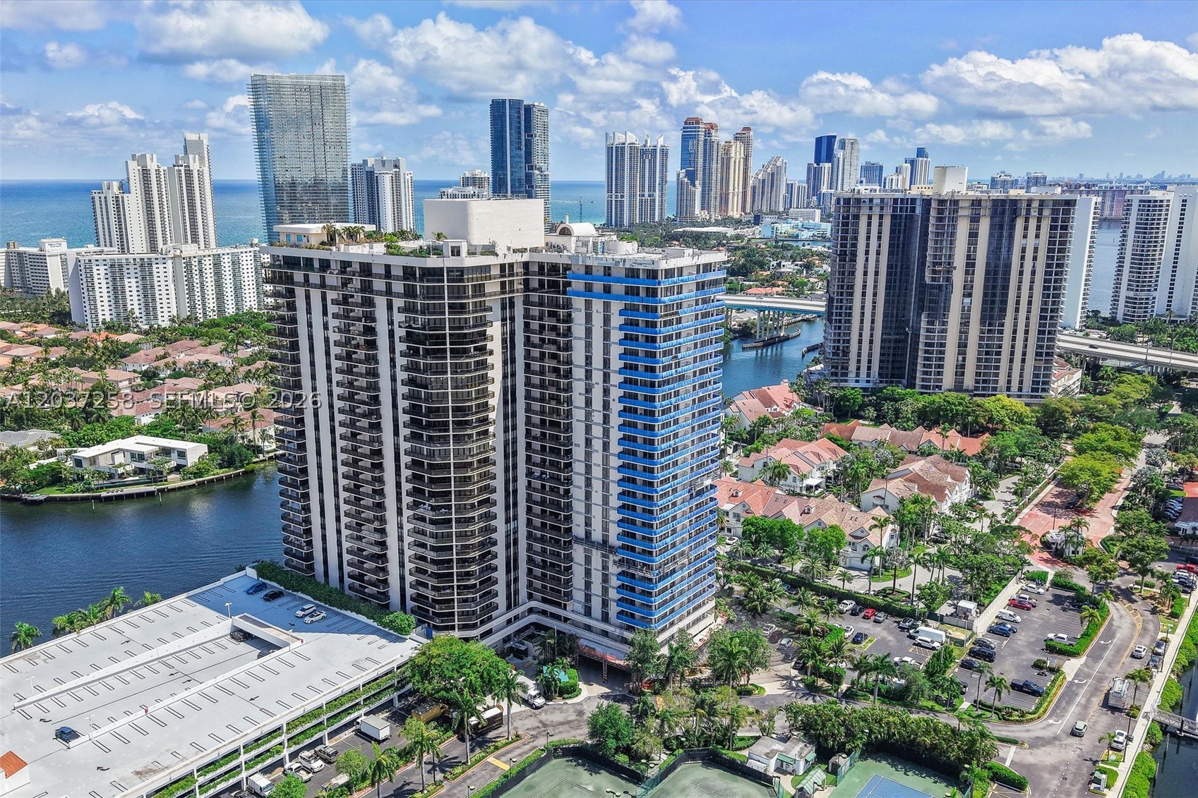 TURNBERRY ISLE SOUTH COND - Residential