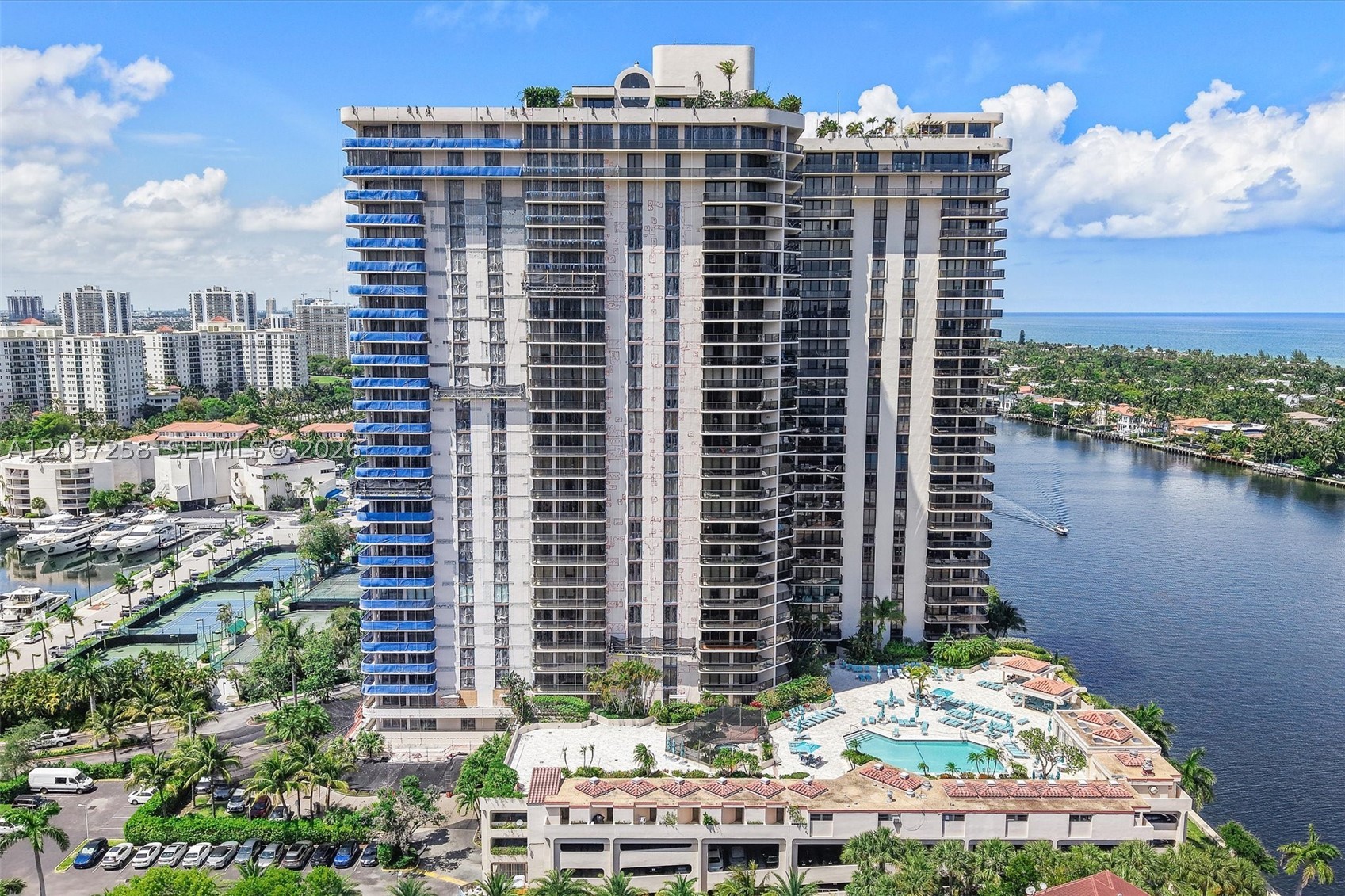TURNBERRY ISLE SOUTH COND - Residential