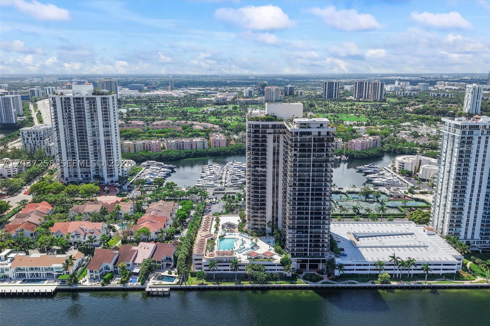 TURNBERRY ISLE SOUTH COND - Residential
