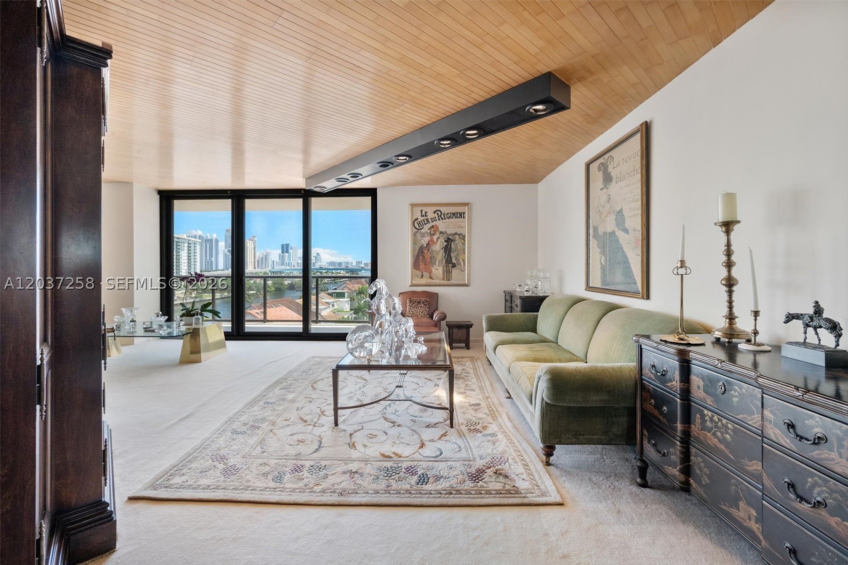 TURNBERRY ISLE SOUTH COND - Residential