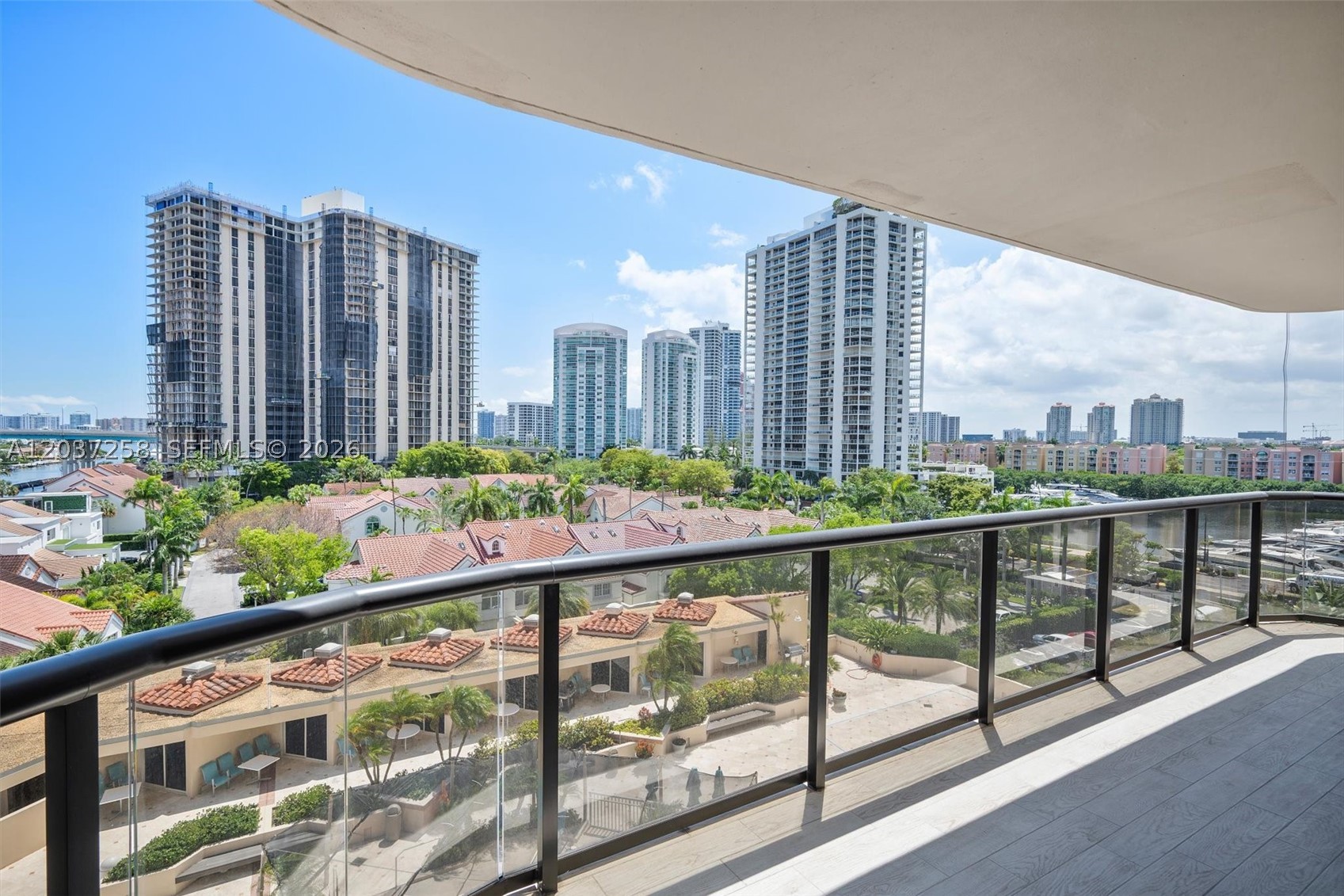 TURNBERRY ISLE SOUTH COND - Residential