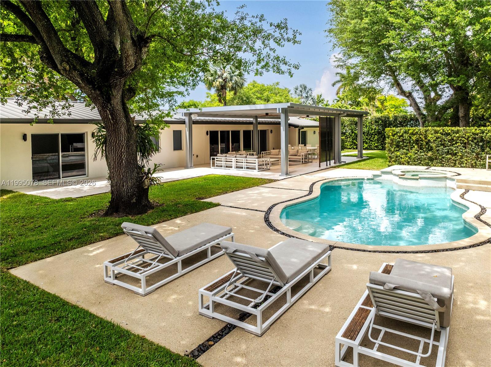 SNAPPER CREEK VILLAGE AMD - Residential