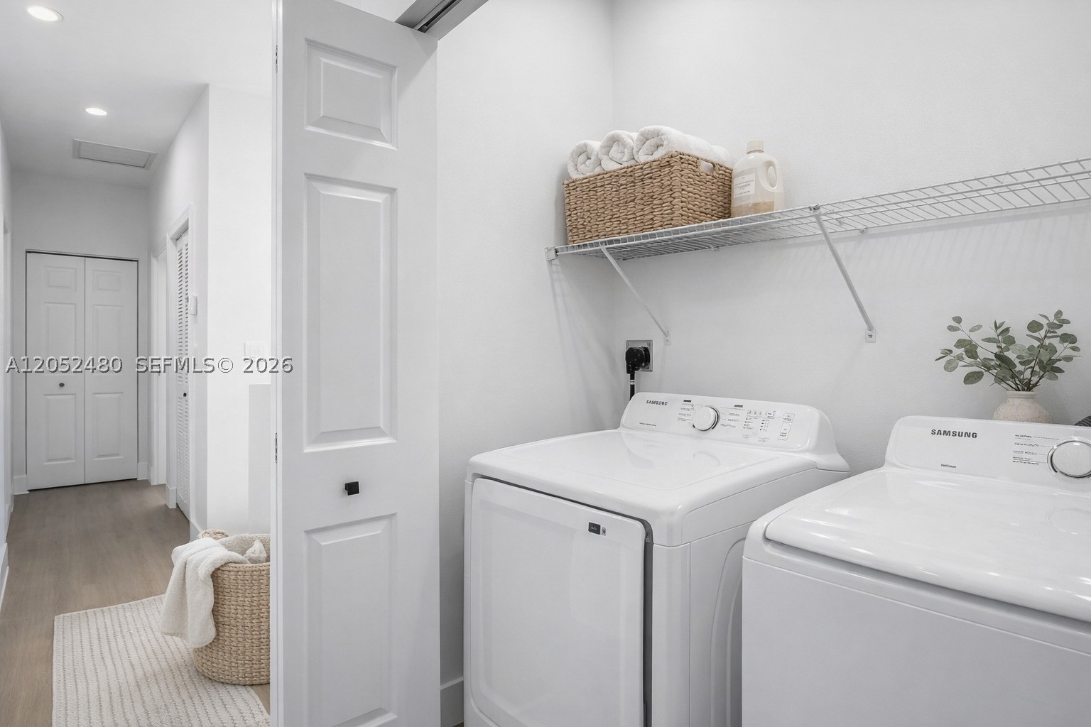 EMILIOS PLACE AT OASIS - Residential