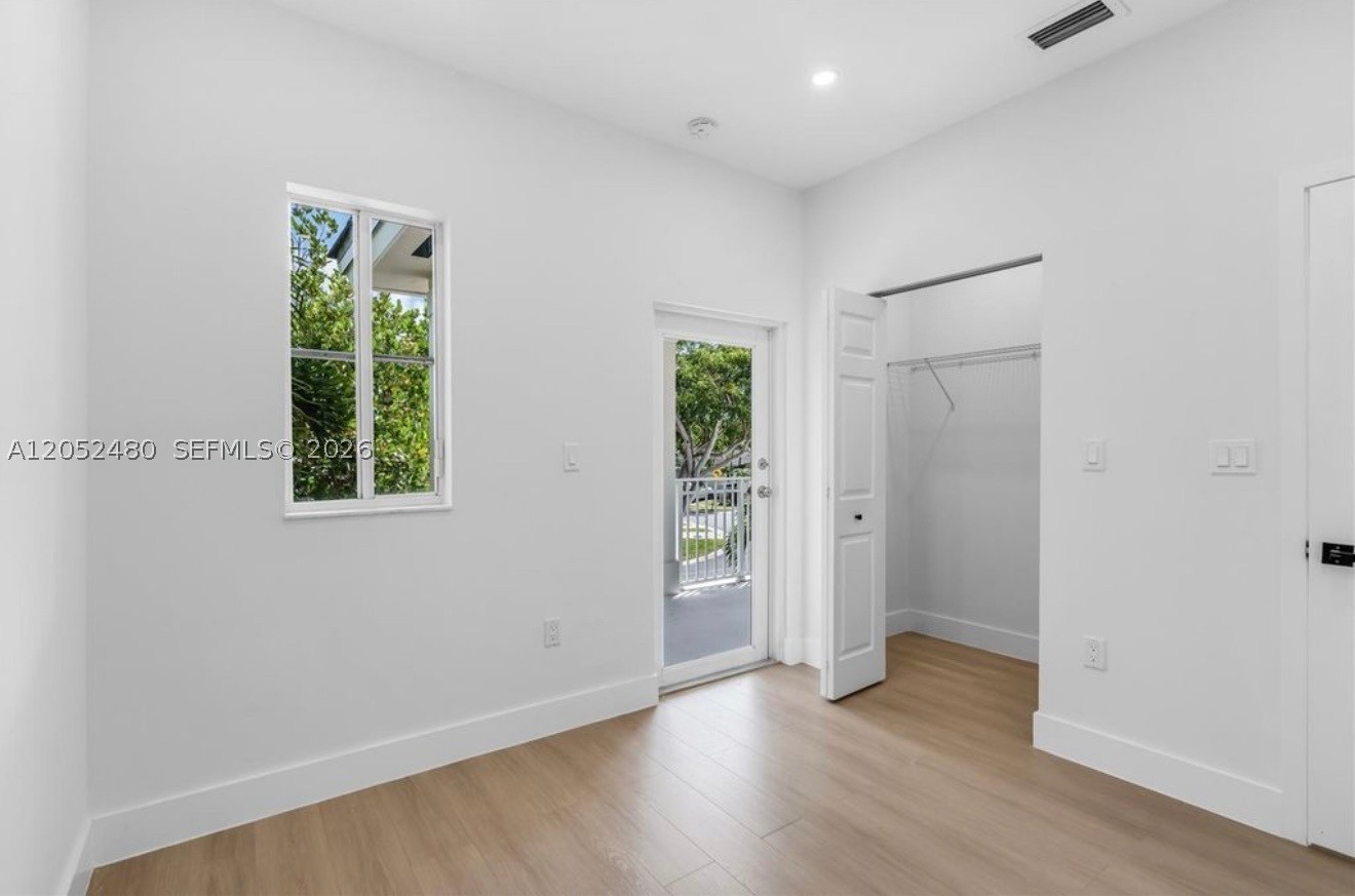EMILIOS PLACE AT OASIS - Residential
