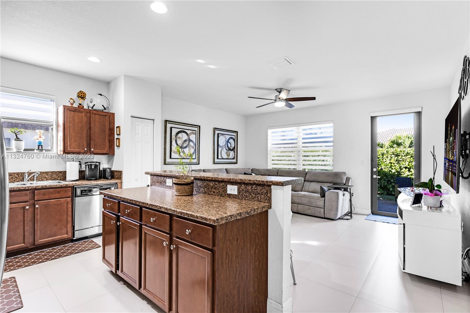 VENETIAN PARC WEST - Residential
