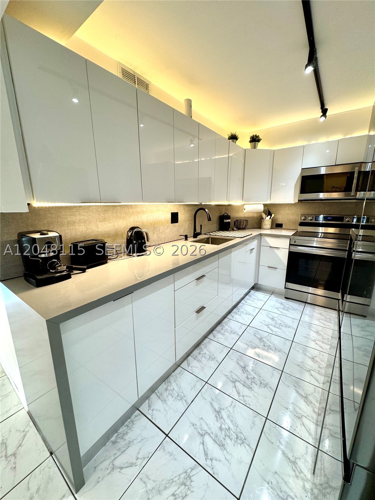 ARLEN HOUSE CONDO - Residential
