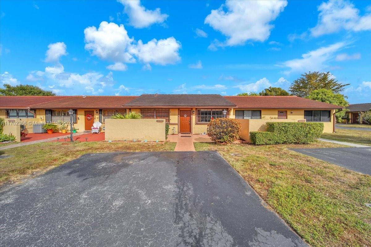 KENDALE LAKES WEST TOWNHO - Residential