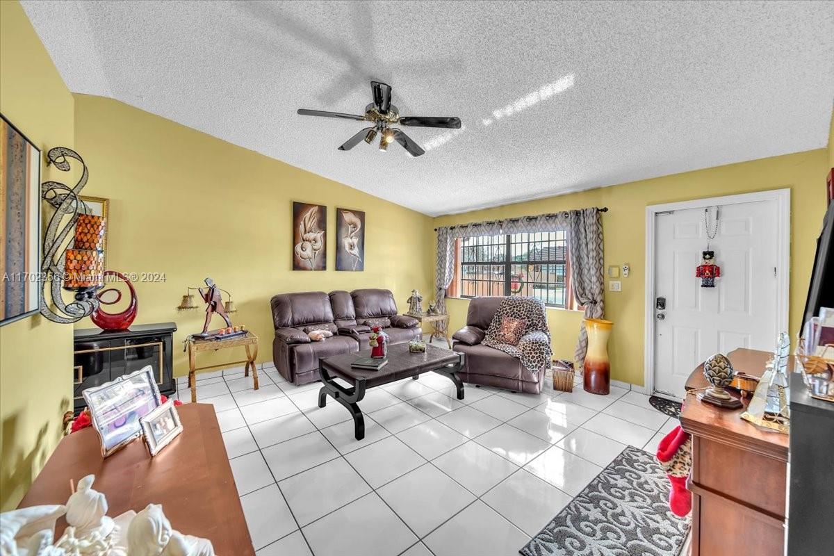 KENDALE LAKES WEST TOWNHO - Residential