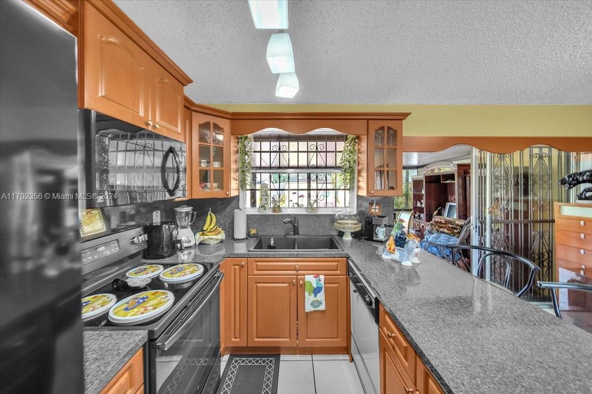 KENDALE LAKES WEST TOWNHO - Residential