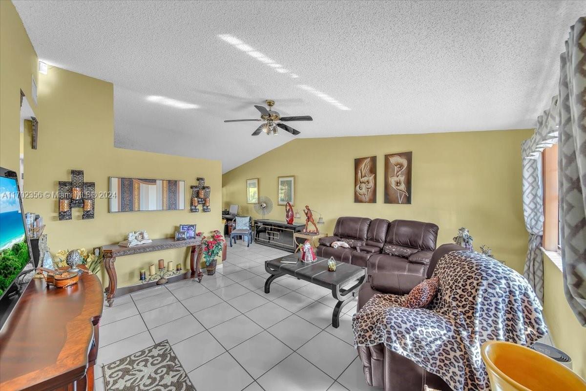 KENDALE LAKES WEST TOWNHO - Residential