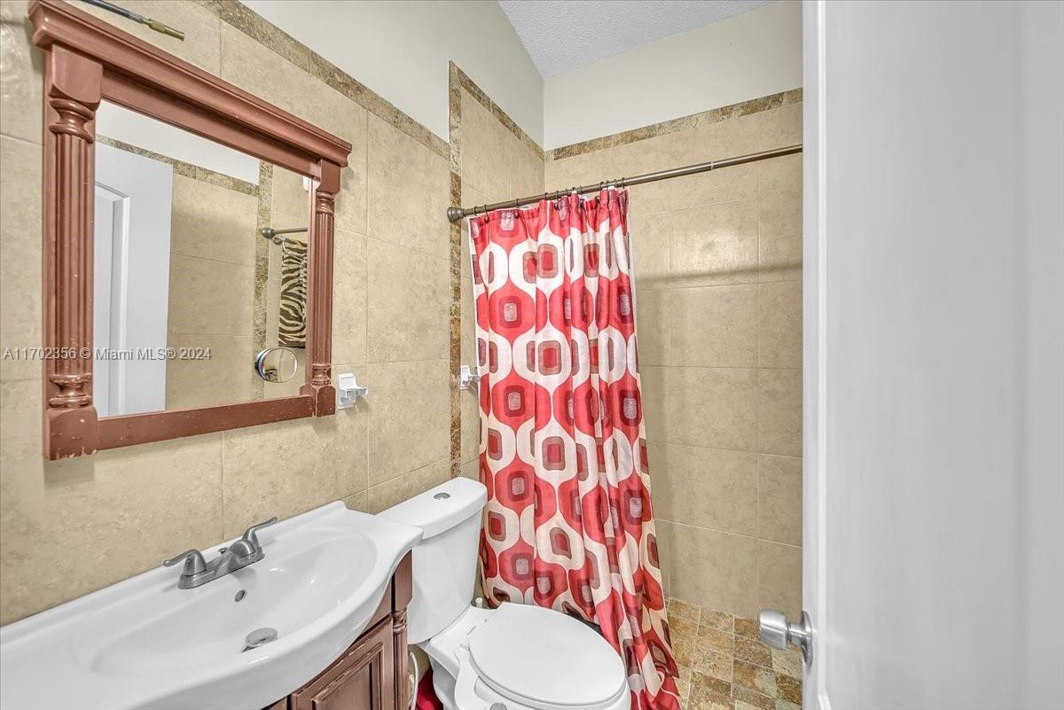KENDALE LAKES WEST TOWNHO - Residential
