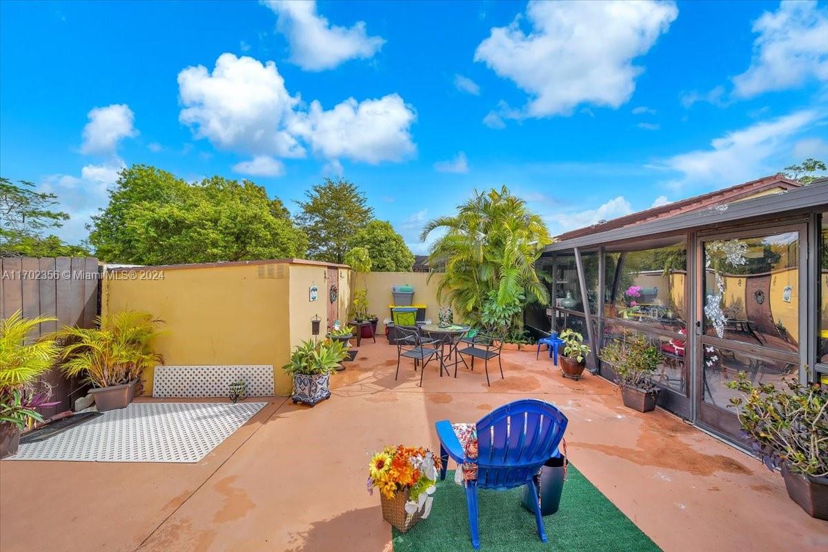 KENDALE LAKES WEST TOWNHO - Residential