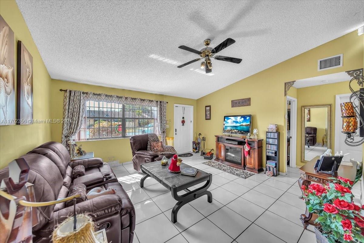 KENDALE LAKES WEST TOWNHO - Residential