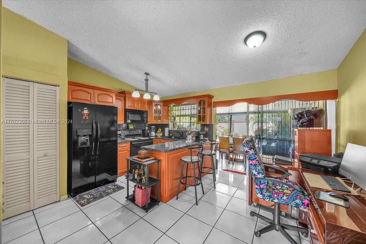 KENDALE LAKES WEST TOWNHO - Residential