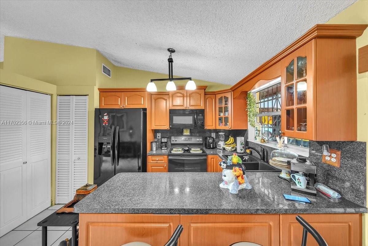 KENDALE LAKES WEST TOWNHO - Residential