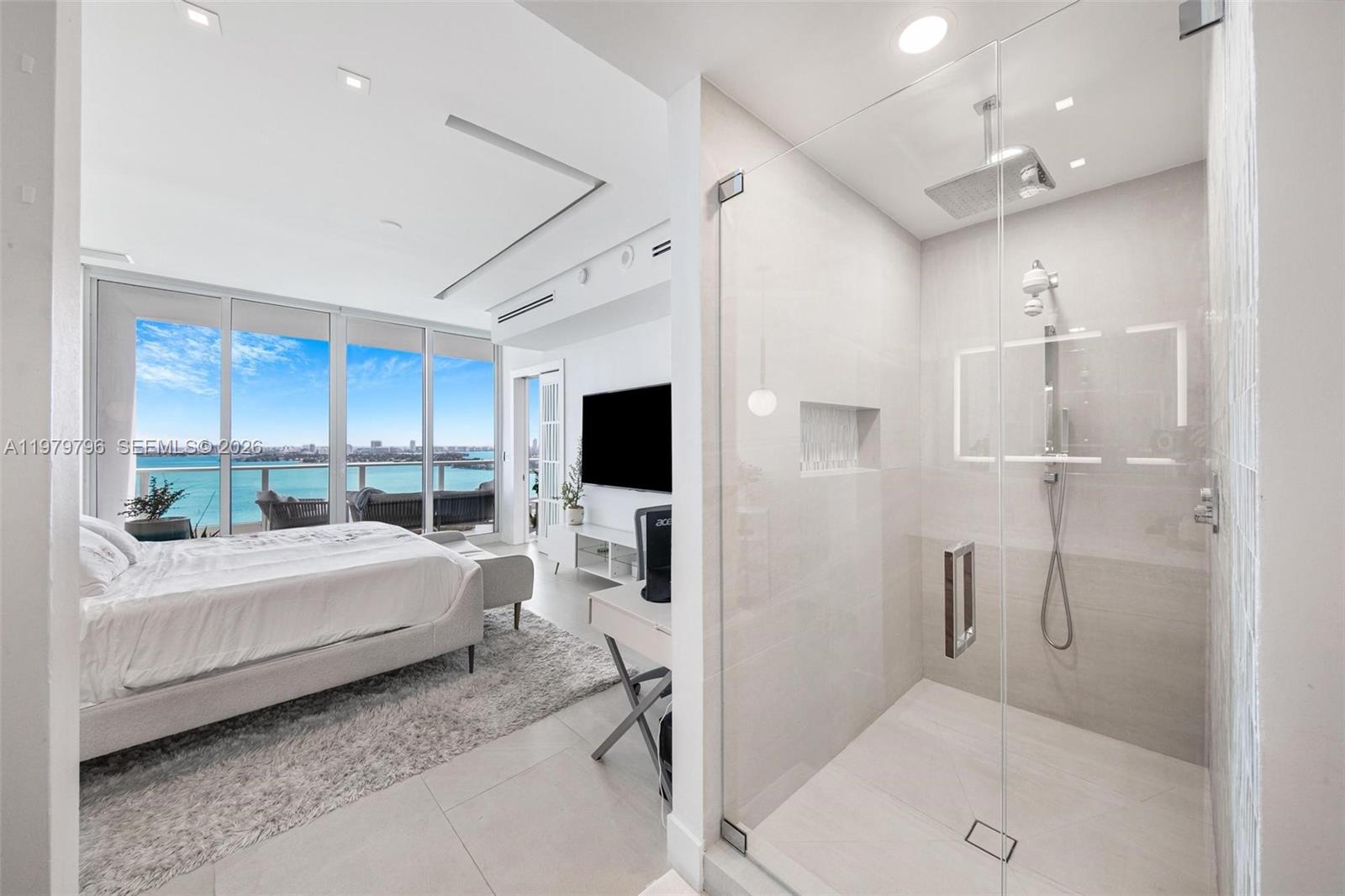 PARAMOUNT BAY CONDO - Residential