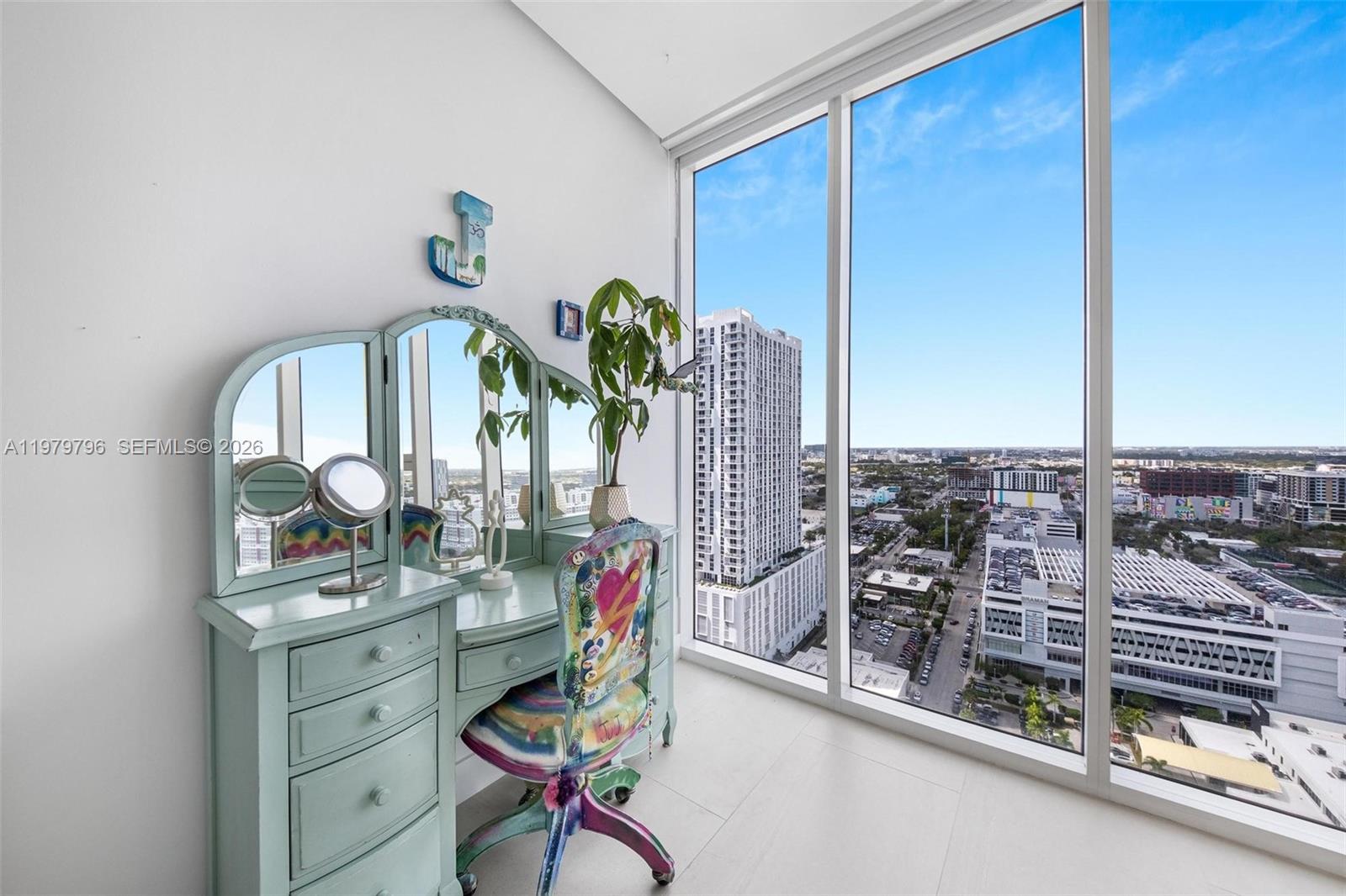 PARAMOUNT BAY CONDO - Residential