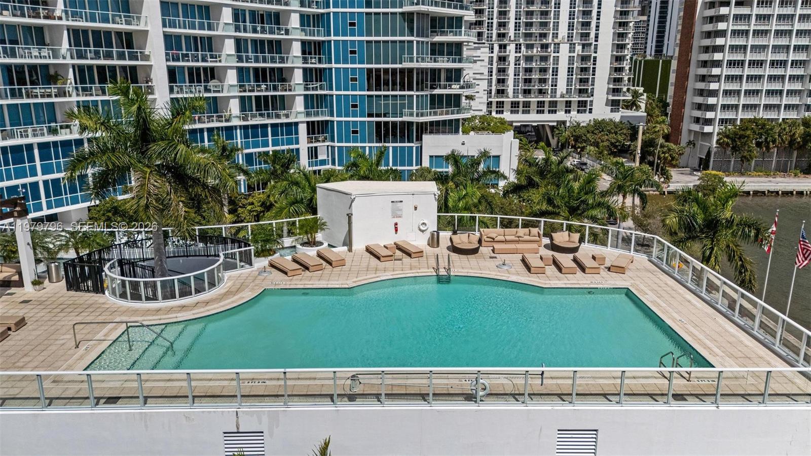 PARAMOUNT BAY CONDO - Residential