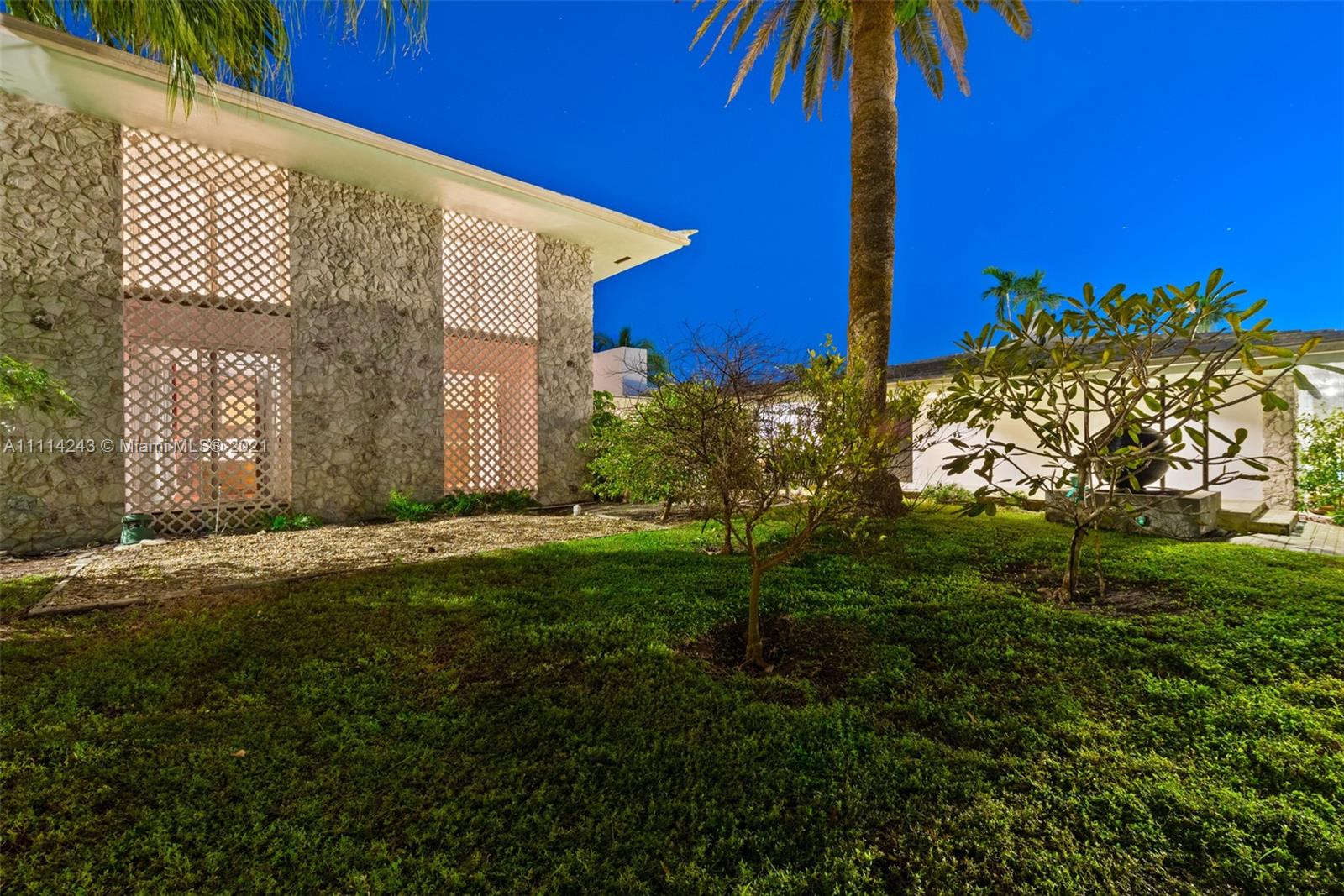 BELLE MEADE ISLAND - Residential