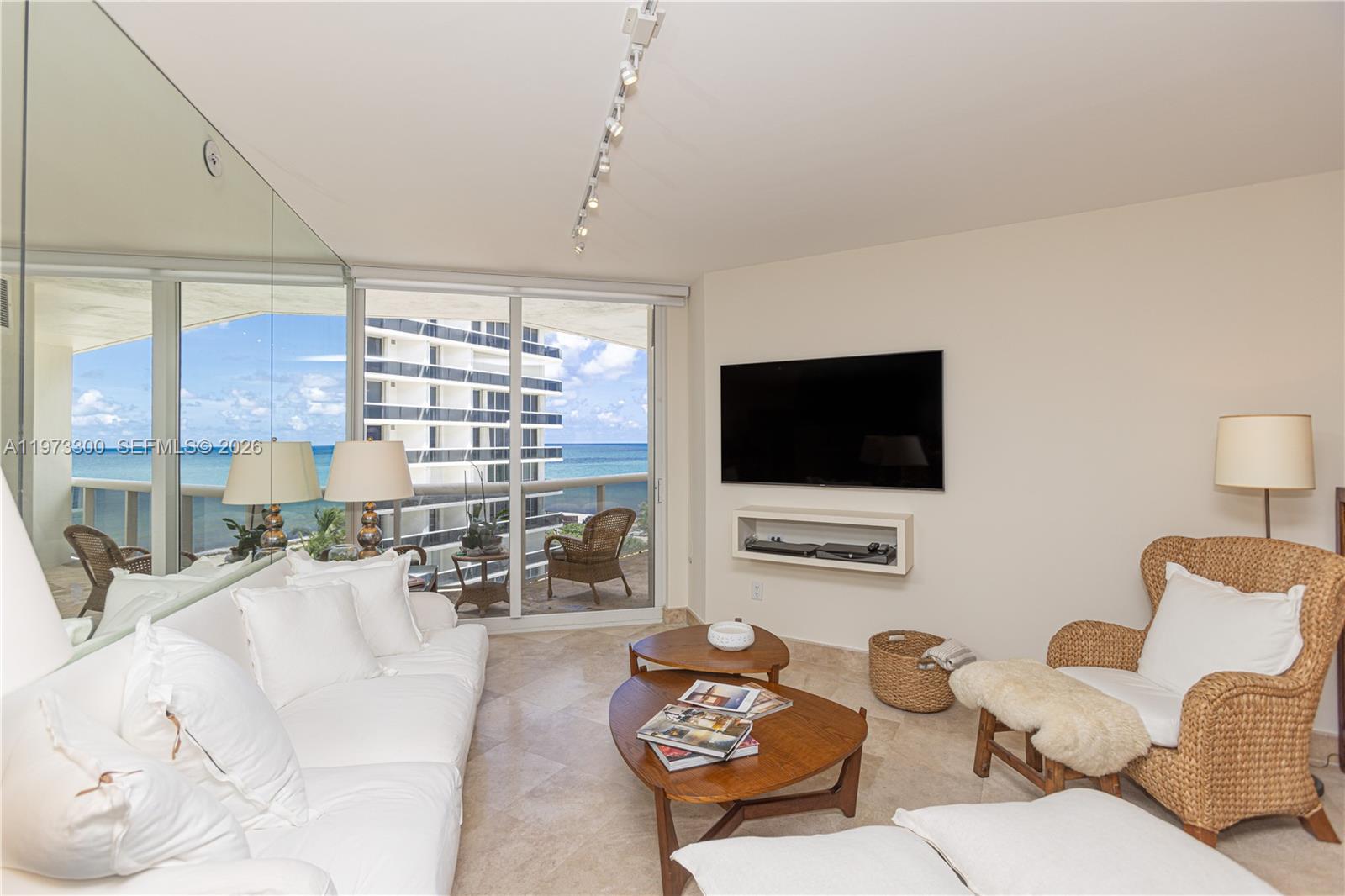 SOLIMAR CONDO - Residential