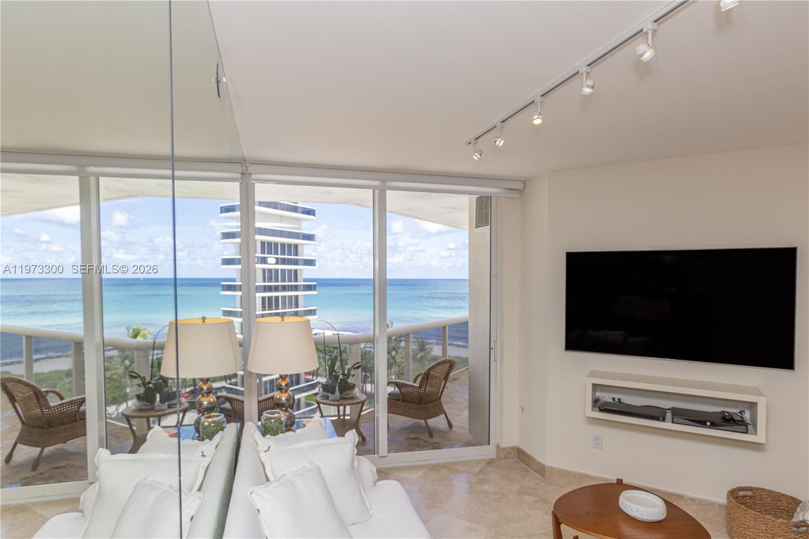SOLIMAR CONDO - Residential