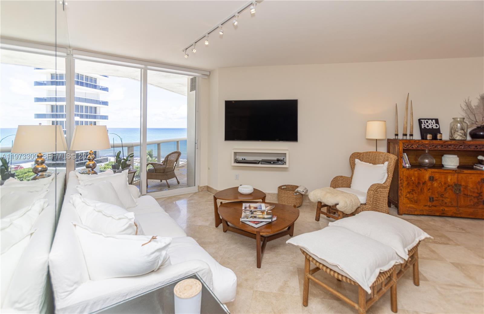 SOLIMAR CONDO - Residential