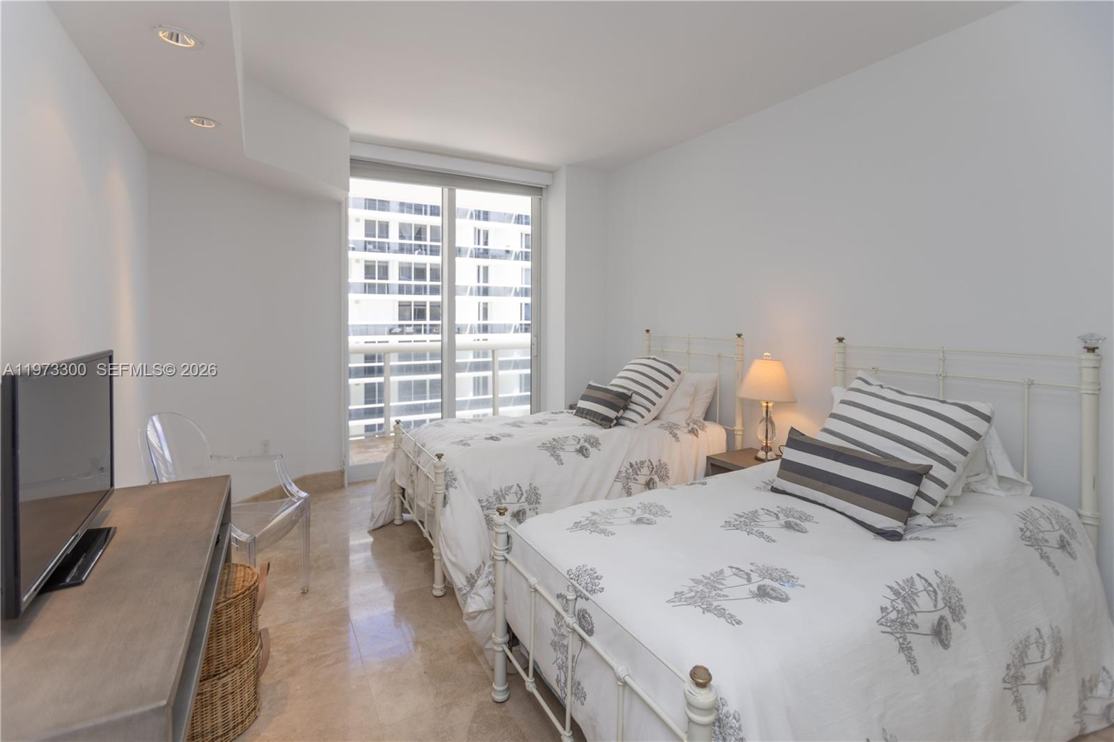 SOLIMAR CONDO - Residential