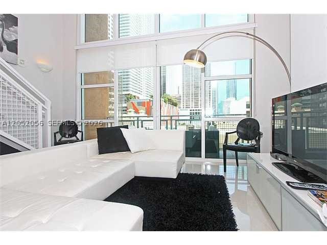 VIZCAYNE NORTH CONDO - Residential Lease