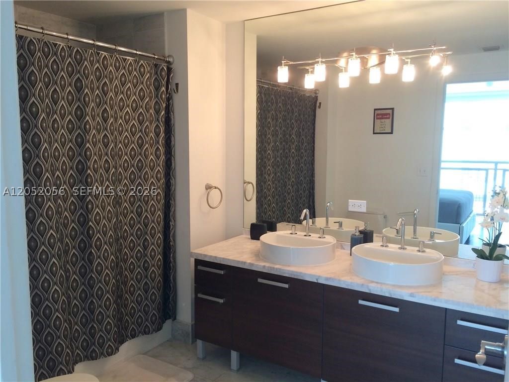 VIZCAYNE NORTH CONDO - Residential Lease