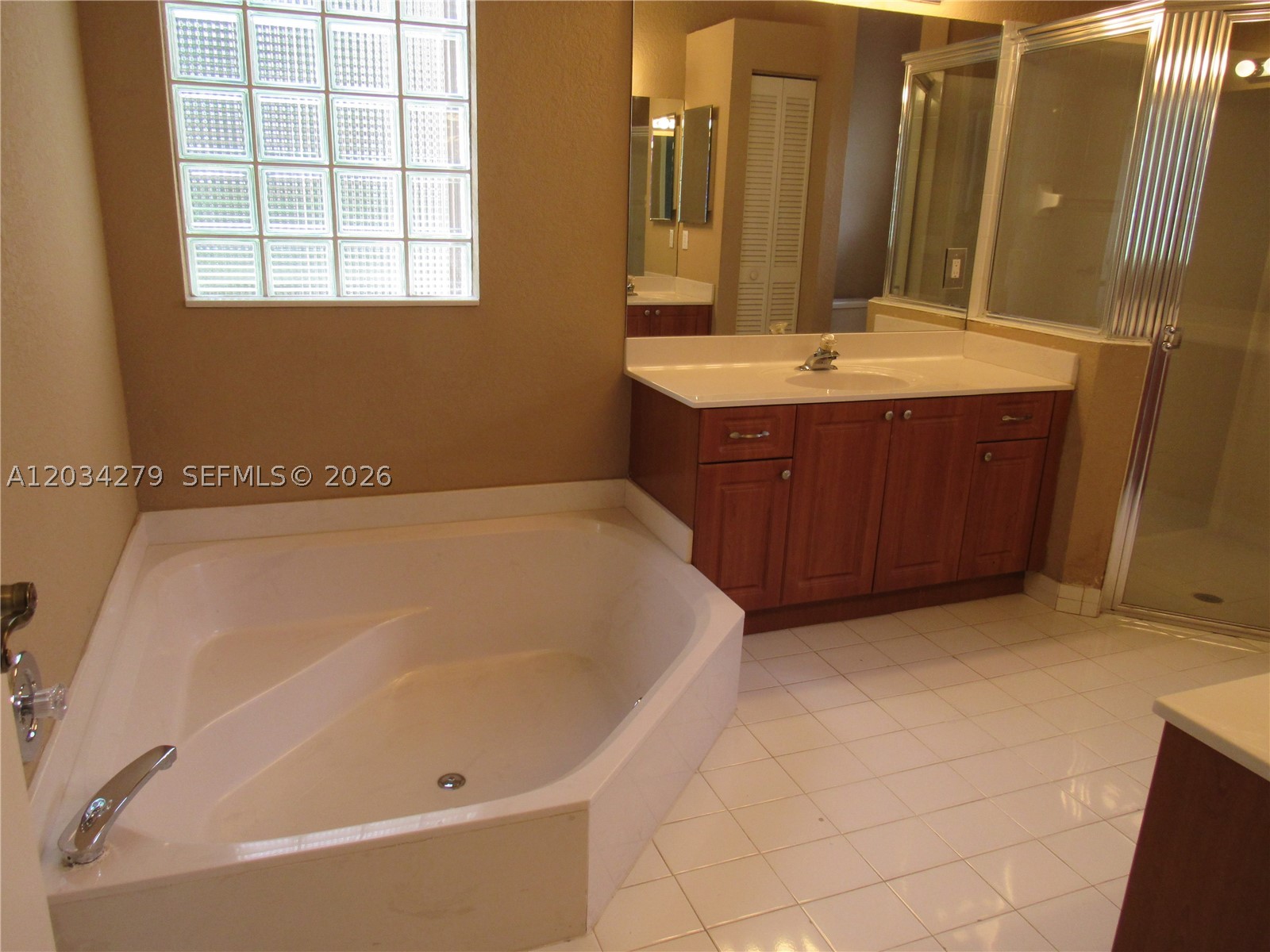 EMBASSY LAKES PARCEL - Residential Lease