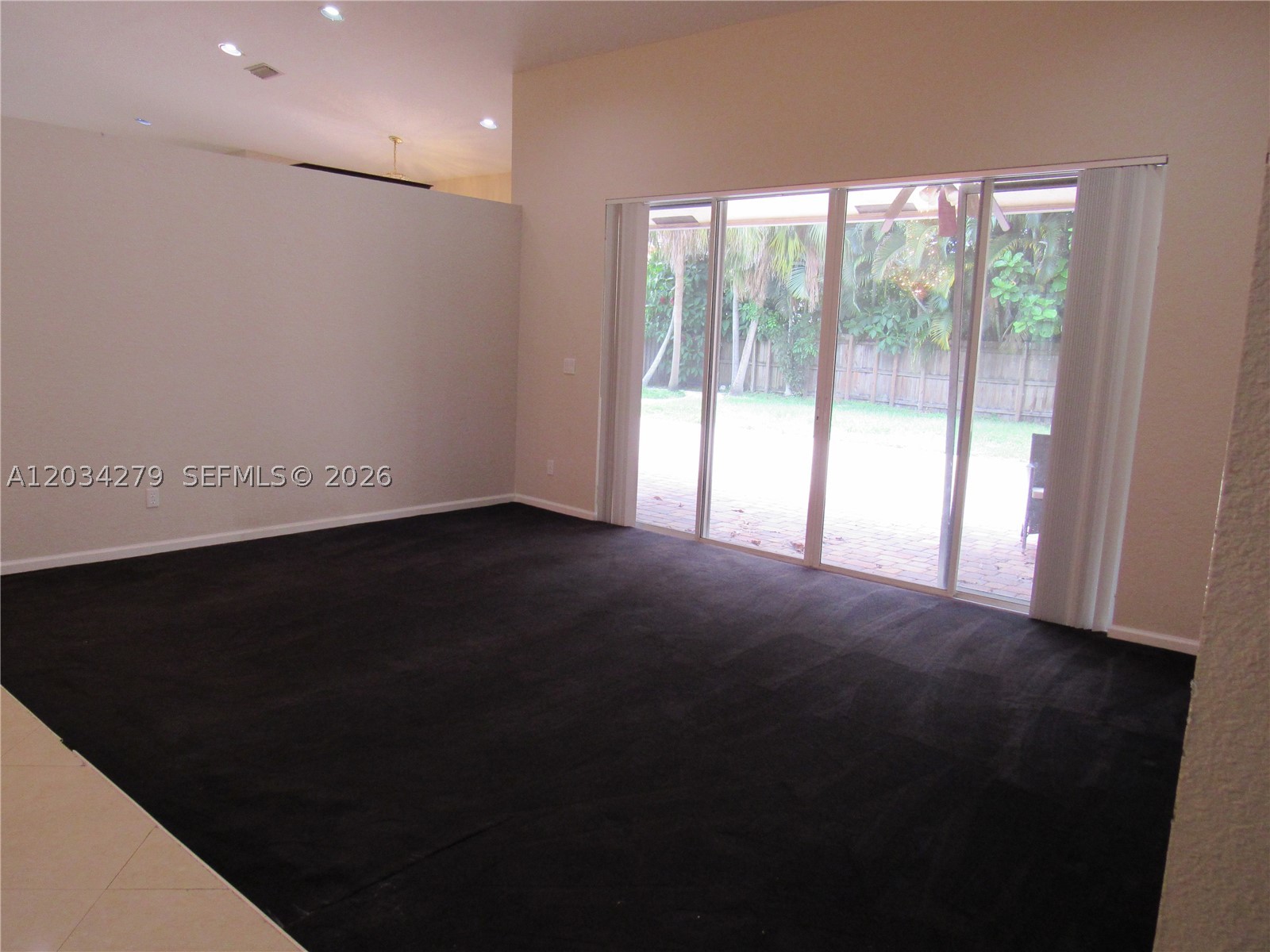 EMBASSY LAKES PARCEL - Residential Lease