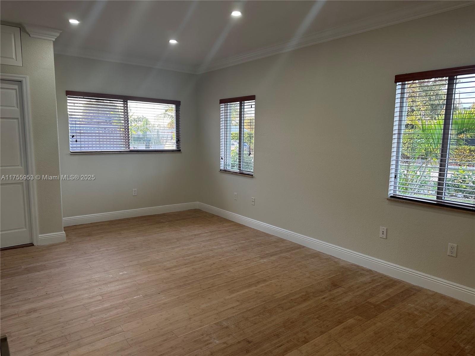 WESTWOOD LAKE 1ST ADDN - Residential Lease