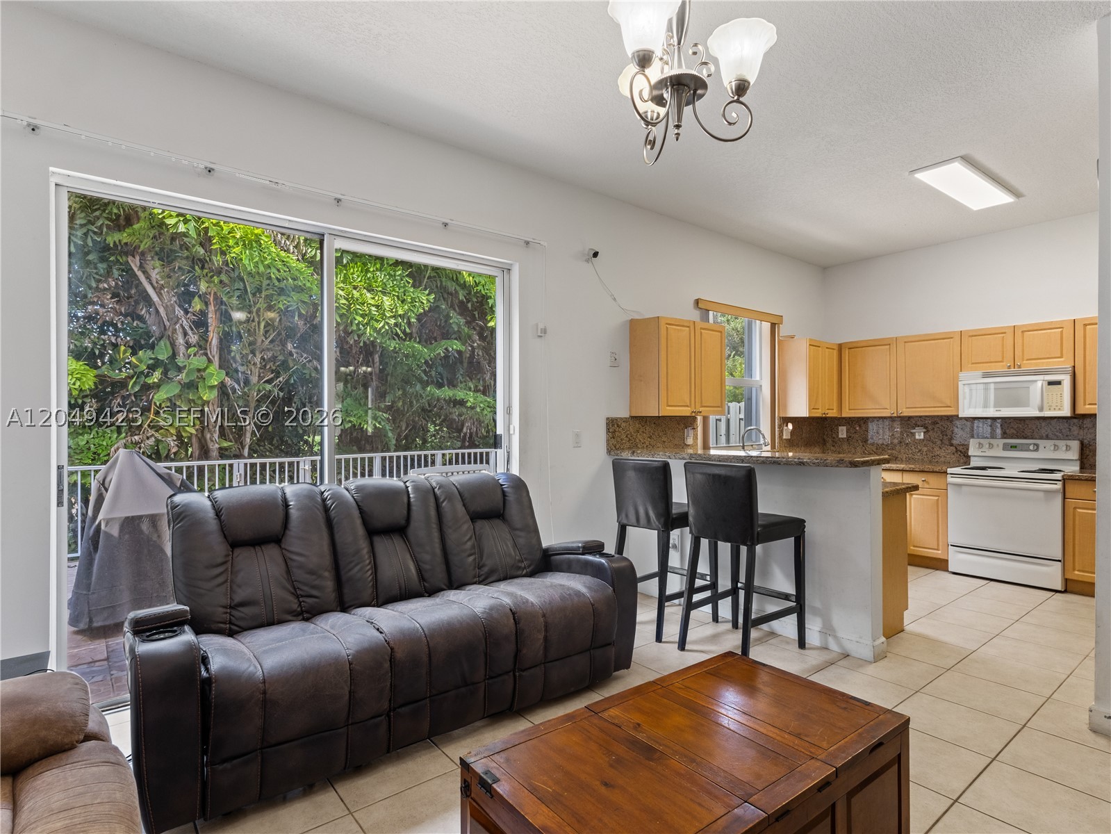 DORAL CHASE - Residential