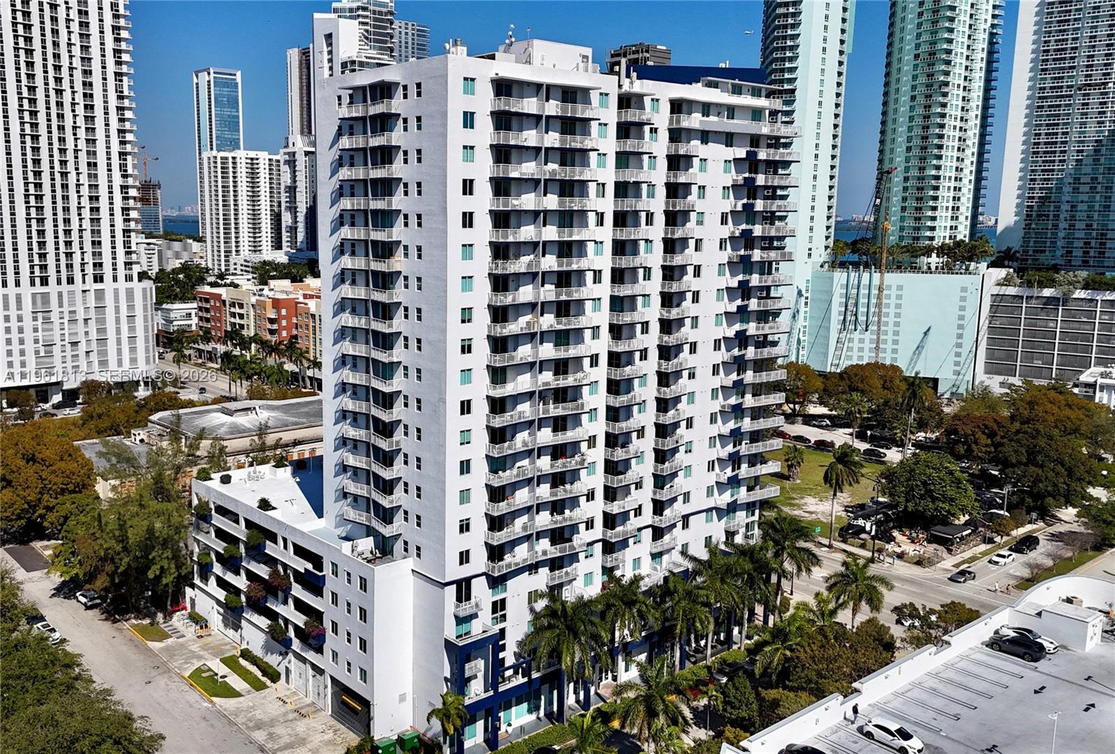How good it is to live in a place where you don't need a car. With this location, you can make your life within walking distance. Many restaurants, entertainment venues, nightclubs, public parks, cultural centers, near the bay, close to Miami Beach, and much more... This modern and comfortable apartment with 2 bedrooms and 2 bathrooms, has the ideal location in a building that has amenities such as a gym, and swimming pool, among others. With the convenience of having your washer and dryer inside the unit. You have an assigned parking space. 24 hours front desk.