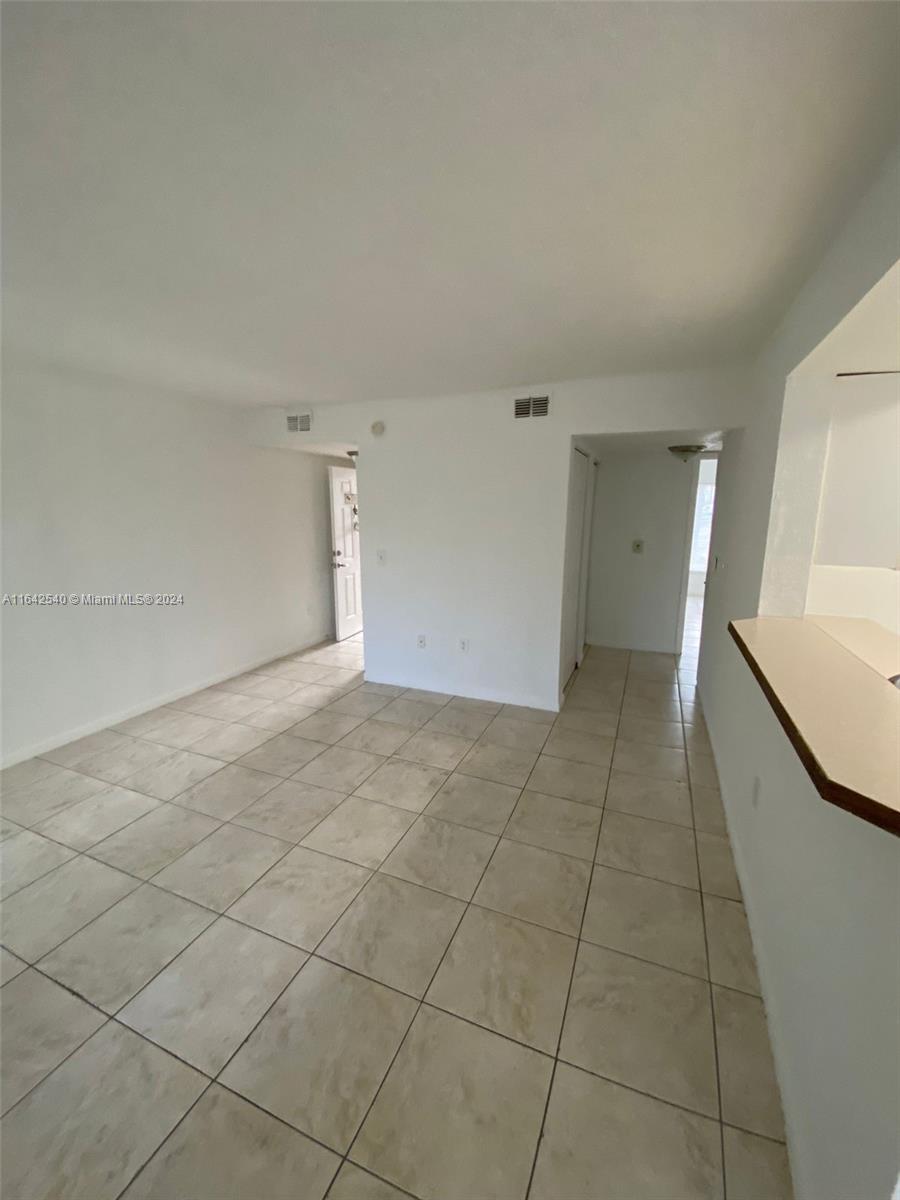 CASABLANCA ISLES CONDOMINI - Residential Lease