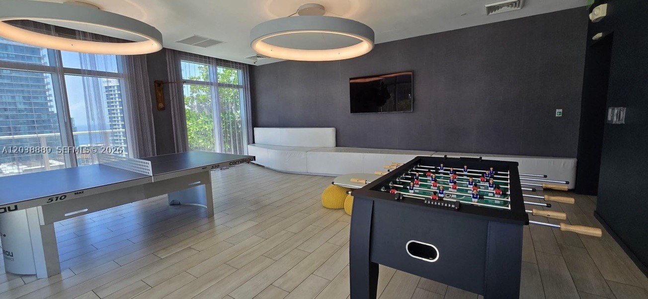 1100 MILLECENTO RESIDENCE - Residential Lease