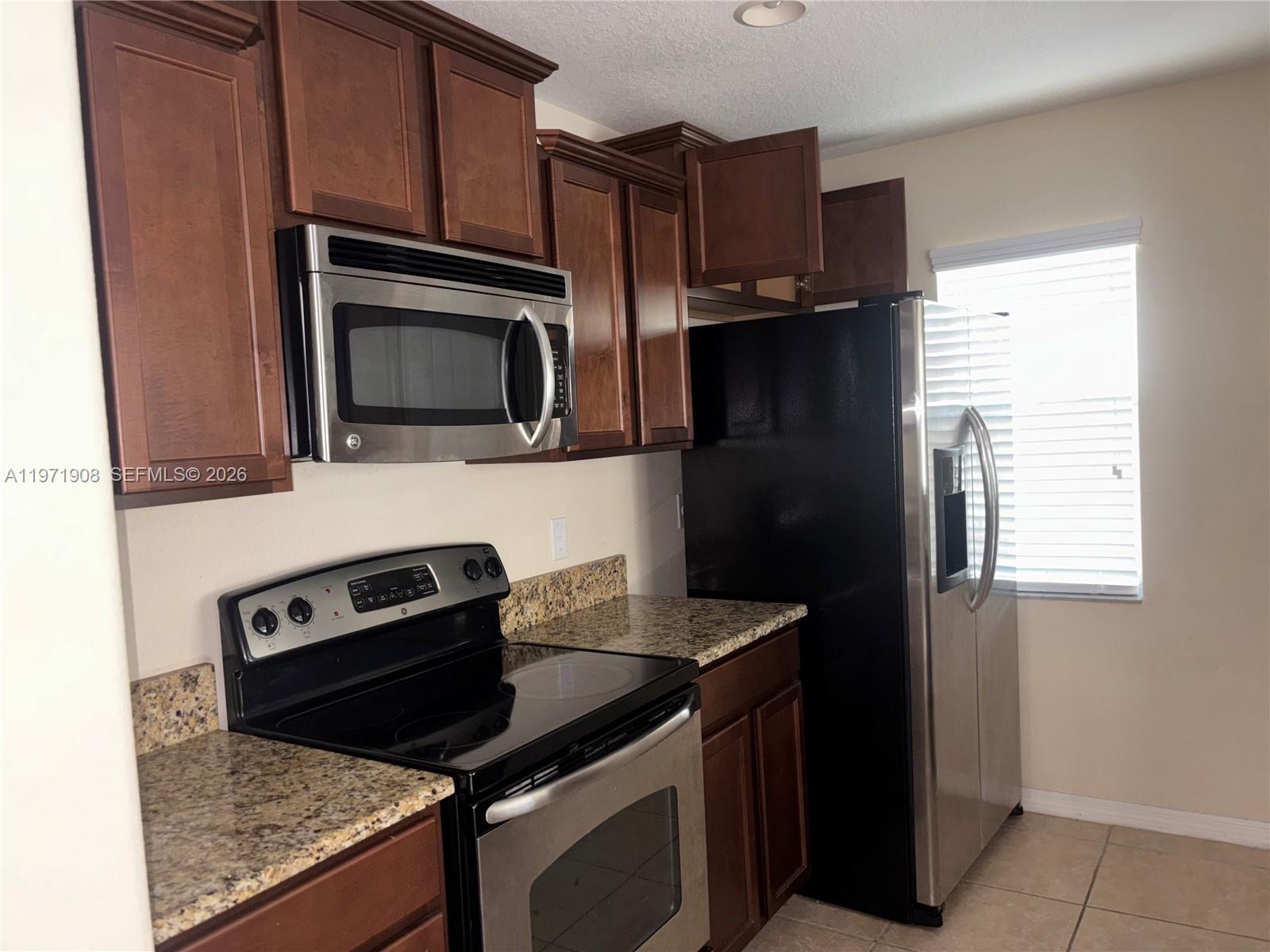 AMBERLEE TOWNHOMES - Residential